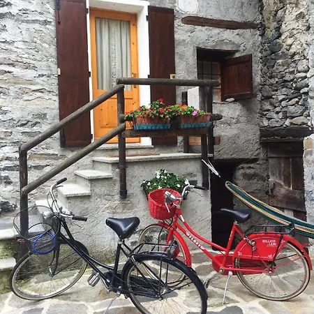 Studio In With Wonderful Mountain View 13 Km From The Slopes 公寓 Piuro